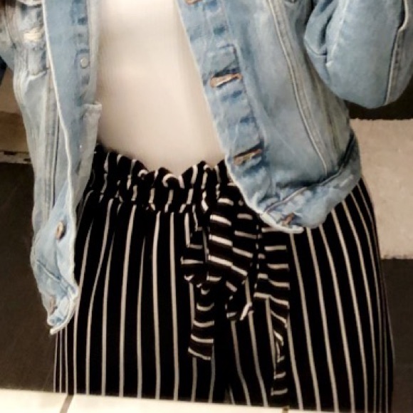 Black and White Striped Flowy Pants - Picture 4 of 4